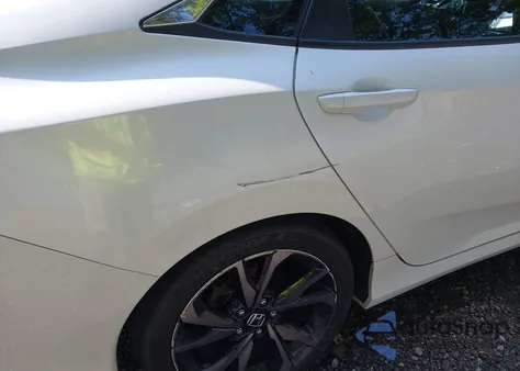 2019 Honda Civic Sport z USA, uszkodzony, nr VIN 2HGFC2F88KH604101